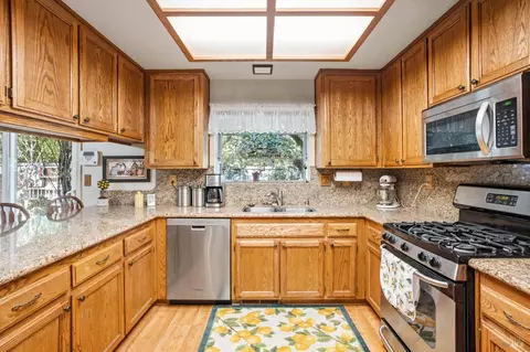 Kitchen - 105 William Cir, Cloverdale, CA 95425 photo 1 of 2