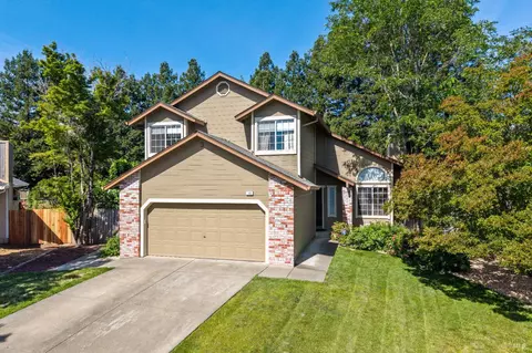 105 William Cir, Cloverdale, CA 95425