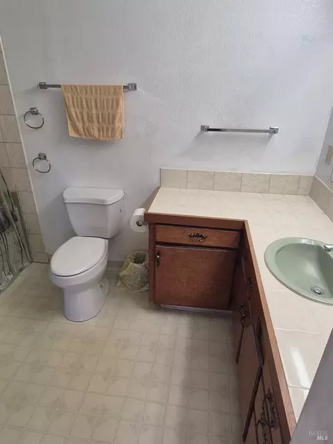 Bath - 760 Normandy Ct, Fairfield, CA 94533 photo 1 of 2
