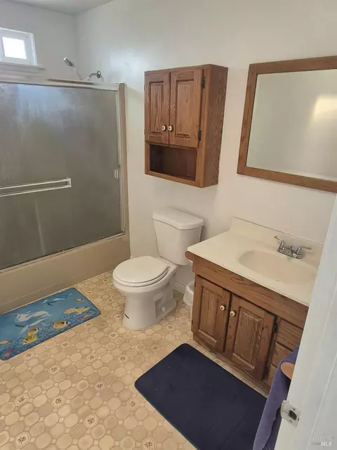 Bath - 760 Normandy Ct, Fairfield, CA 94533 photo 2 of 2