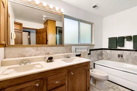 Bath - 320 Dolan Ave, Mill Valley, CA 94941 photo 1 of 2