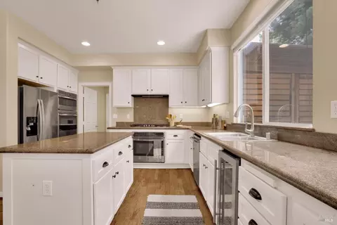 Kitchen - 487 Gray Ct, Benicia, CA 94510 photo 3 of 4