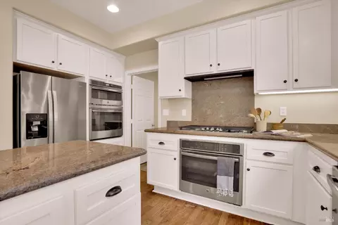 Kitchen - 487 Gray Ct, Benicia, CA 94510 photo 4 of 4