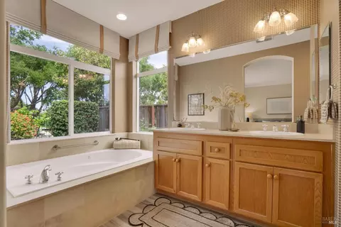 Bath - 487 Gray Ct, Benicia, CA 94510 photo 1 of 4