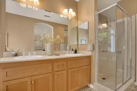 Bath - 487 Gray Ct, Benicia, CA 94510 photo 2 of 4