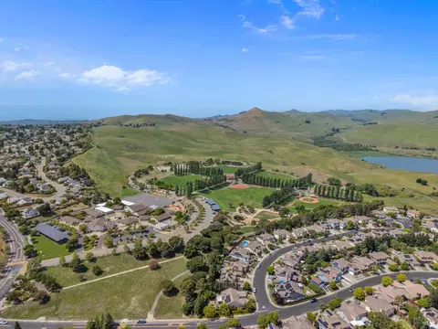 View/Area - 487 Gray Ct, Benicia, CA 94510 photo 5 of 7