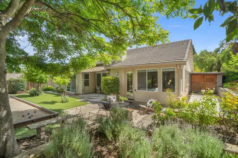 Exterior - 487 Gray Ct, Benicia, CA 94510 photo 3 of 10