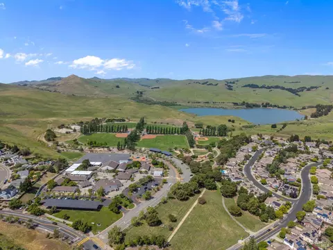 View/Area - 487 Gray Ct, Benicia, CA 94510 photo 6 of 7