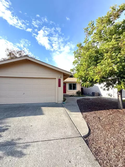 1332 Garmont Ct, Rohnert Park, CA 94928