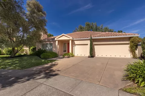 8 Emperor Ct, Napa, CA 94558