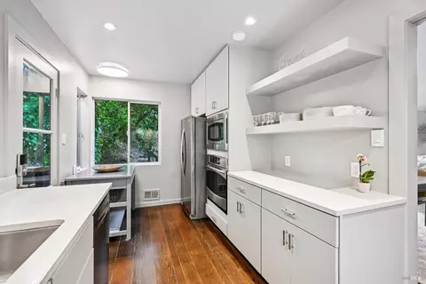 Kitchen - 7 Madera Ave, Ross, CA 94957 photo 3 of 3