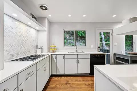 Kitchen - 7 Madera Ave, Ross, CA 94957 photo 1 of 3