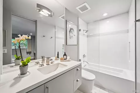 Bath - 7 Madera Ave, Ross, CA 94957 photo 3 of 3