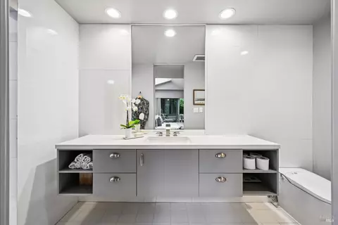 Bath - 7 Madera Ave, Ross, CA 94957 photo 1 of 3