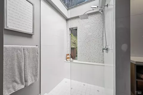 Bath - 7 Madera Ave, Ross, CA 94957 photo 2 of 3