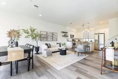 Living - 1720 3rd St, Napa, CA 94559 photo 1 of 2