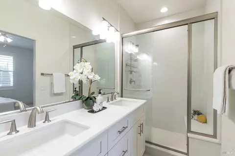 Bath - 1720 3rd St, Napa, CA 94559 photo 2 of 4