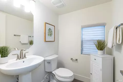 Bath - 1720 3rd St, Napa, CA 94559 photo 1 of 4