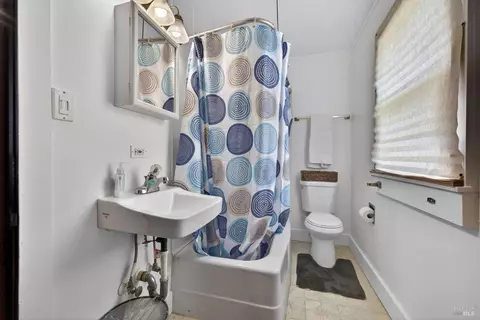 Bath - 10591 Pacific Ave, Jenner, CA 95450 photo 2 of 4