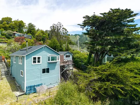 Exterior - 10591 Pacific Ave, Jenner, CA 95450 photo 6 of 13