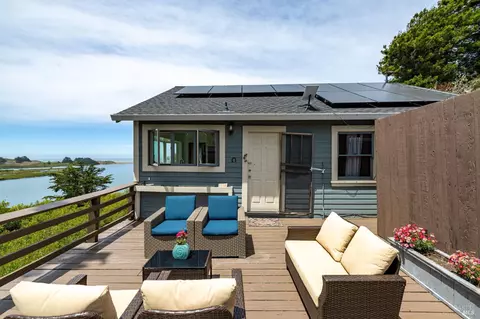 Exterior - 10591 Pacific Ave, Jenner, CA 95450 photo 3 of 13