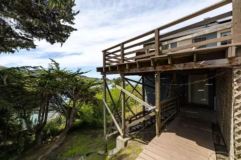 Exterior - 10591 Pacific Ave, Jenner, CA 95450 photo 10 of 13