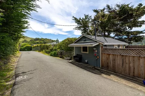 Exterior - 10591 Pacific Ave, Jenner, CA 95450 photo 5 of 13