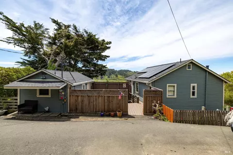 Exterior - 10591 Pacific Ave, Jenner, CA 95450 photo 4 of 13