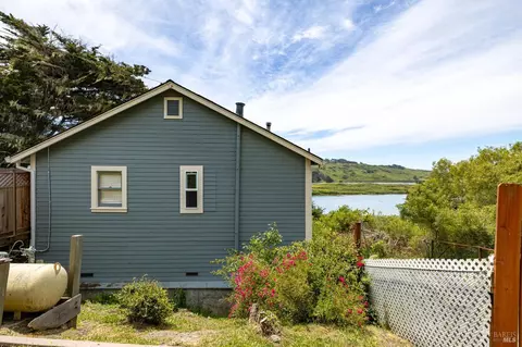 Exterior - 10591 Pacific Ave, Jenner, CA 95450 photo 13 of 13