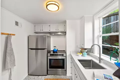 Kitchen - 7 Grove Ave, Corte Madera, CA 94925 photo 8 of 9