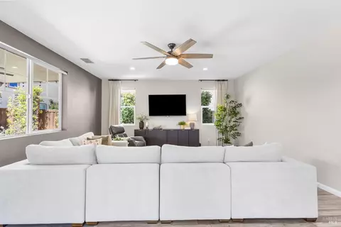 Living - 600 Blake Rd, Vacaville, CA 95687 photo 1 of 2