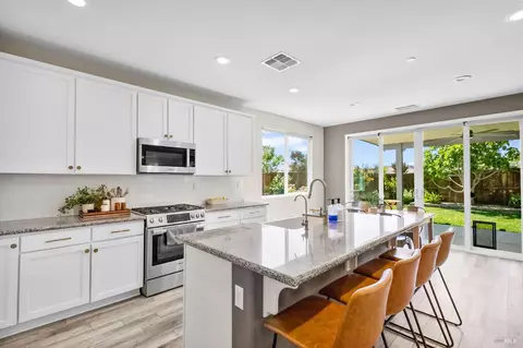 Kitchen - 600 Blake Rd, Vacaville, CA 95687 photo 3 of 4