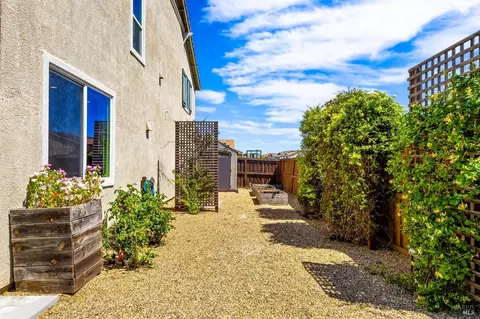 Exterior - 600 Blake Rd, Vacaville, CA 95687 photo 9 of 10