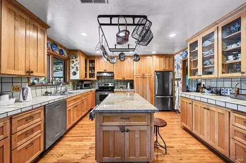 Kitchen - 5143 Dry Creek Rd, Healdsburg, CA 95448 photo 2 of 4
