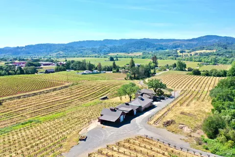View/Area - 5143 Dry Creek Rd, Healdsburg, CA 95448 photo 5 of 9