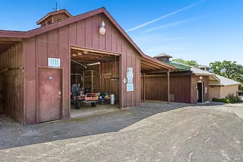 Exterior - 5143 Dry Creek Rd, Healdsburg, CA 95448 photo 8 of 17