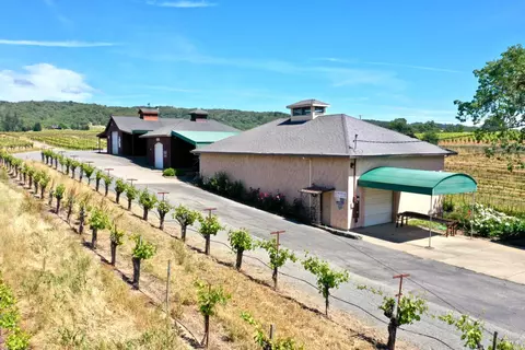 Exterior - 5143 Dry Creek Rd, Healdsburg, CA 95448 photo 2 of 17