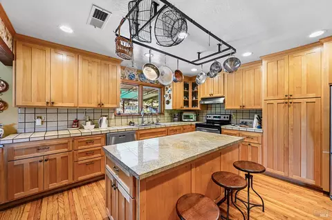 Kitchen - 5143 Dry Creek Rd, Healdsburg, CA 95448 photo 4 of 4