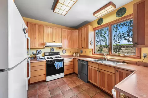Kitchen - 5143 Dry Creek Rd, Healdsburg, CA 95448 photo 1 of 4