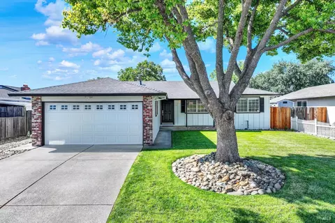 1154 Woodridge Dr, Vacaville, CA 95687