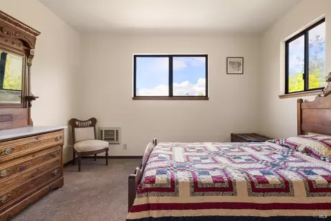 Bedroom - 17400 Taylor Ln, Occidental, CA 95465 photo 6 of 8
