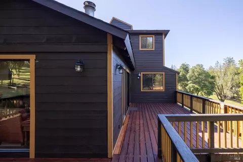 Exterior - 17400 Taylor Ln, Occidental, CA 95465 photo 7 of 17