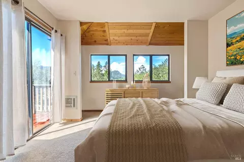 Bedroom - 17400 Taylor Ln, Occidental, CA 95465 photo 4 of 8