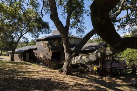 Exterior - 17400 Taylor Ln, Occidental, CA 95465 photo 2 of 17