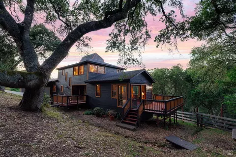 17400 Taylor Ln, Occidental, CA 95465