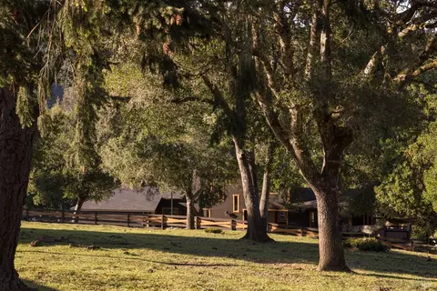 Exterior - 17400 Taylor Ln, Occidental, CA 95465 photo 10 of 17