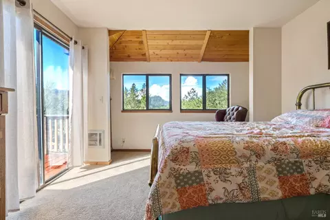 Bedroom - 17400 Taylor Ln, Occidental, CA 95465 photo 2 of 8