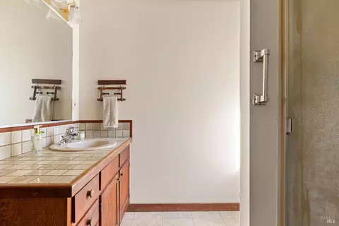 Bath - 17400 Taylor Ln, Occidental, CA 95465 photo 1 of 3