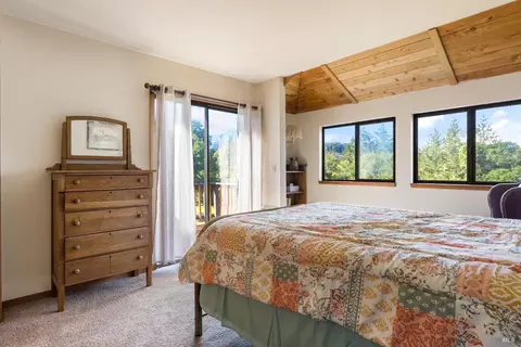Bedroom - 17400 Taylor Ln, Occidental, CA 95465 photo 3 of 8