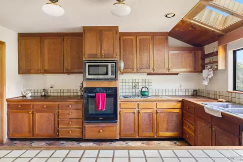 Kitchen - 17400 Taylor Ln, Occidental, CA 95465 photo 3 of 3